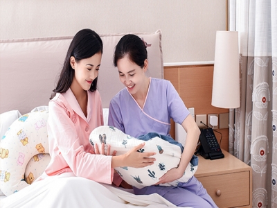 請(qǐng)?jiān)律┑淖⒁馐马?xiàng)，找月嫂需要注意什么呢？